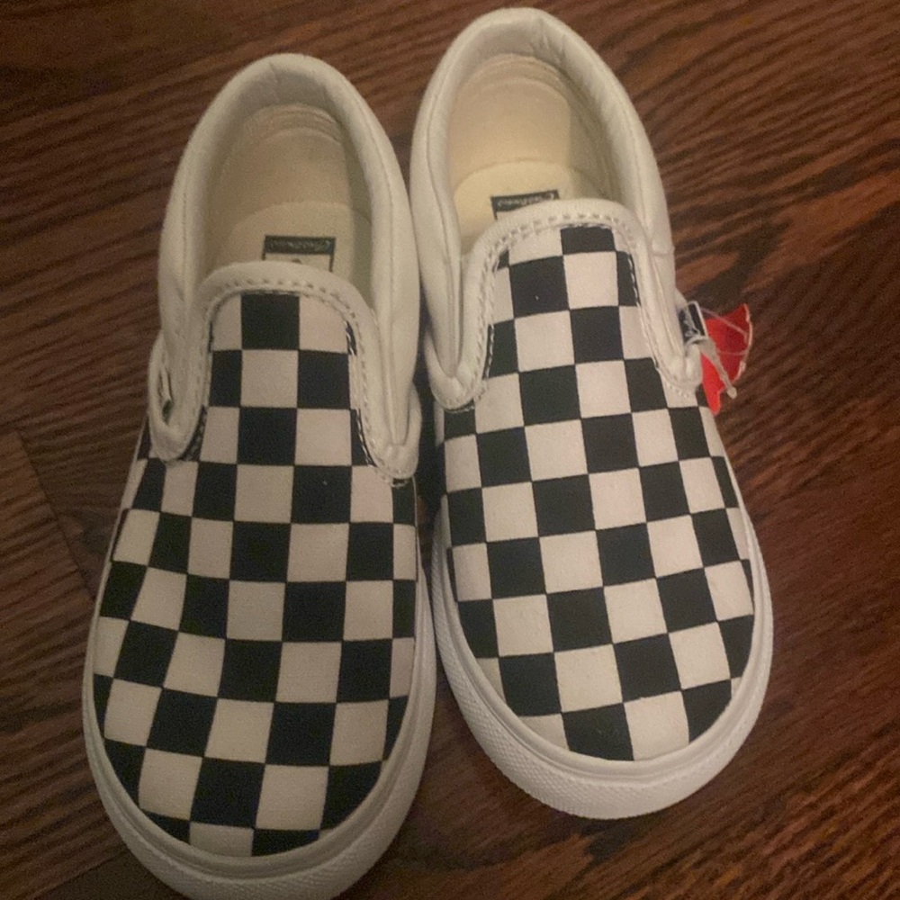 New with tags! Toddler boy Vans checkered slip on sneakers! Perfect for summer!
